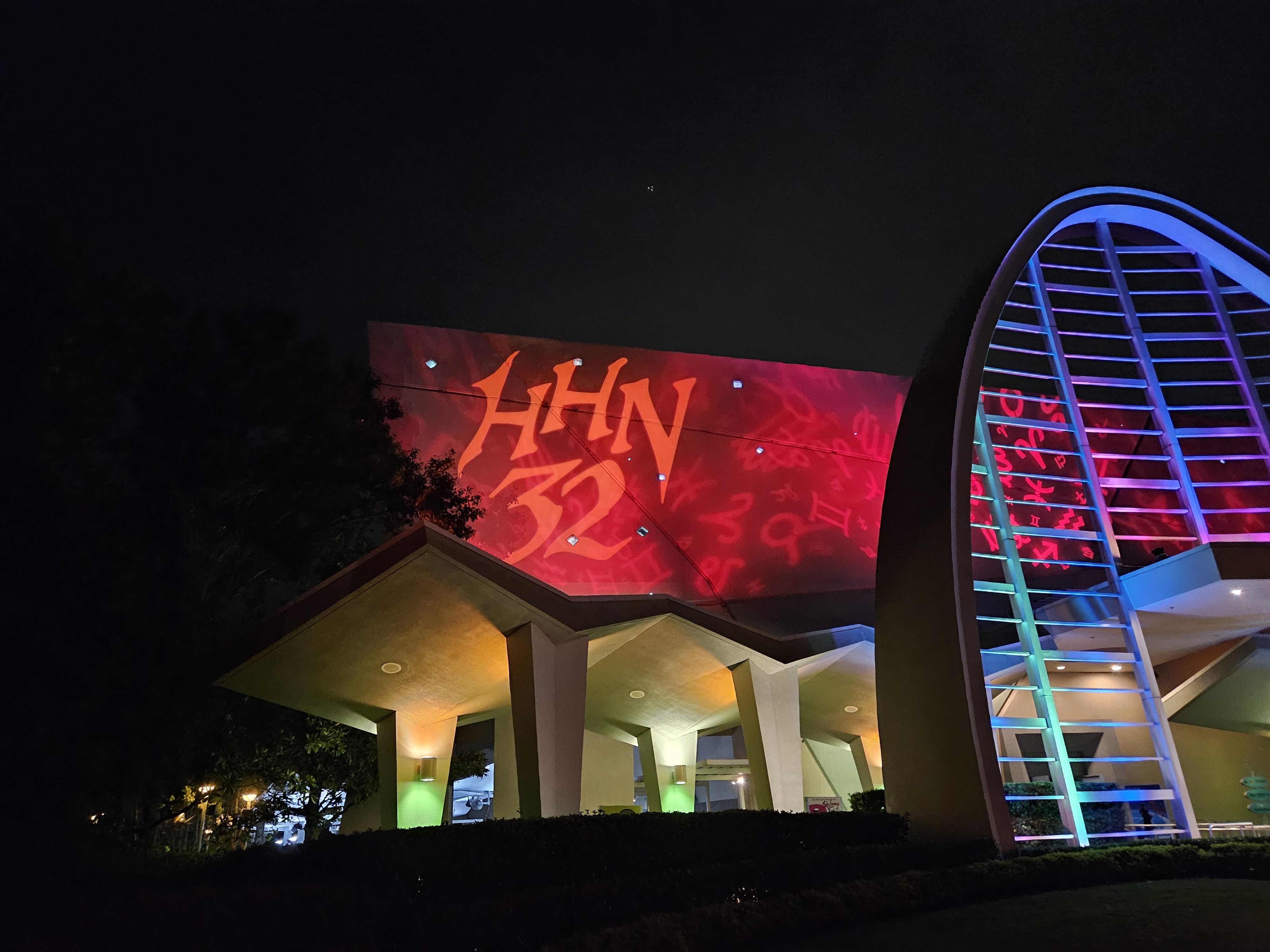 Halloween Horror Nights Opening Night: Friends, Floods, Foods and Frights